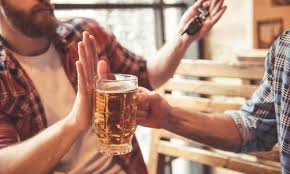 Phạt người ép uống rượu bia: Quy định liệu có khả thi?
